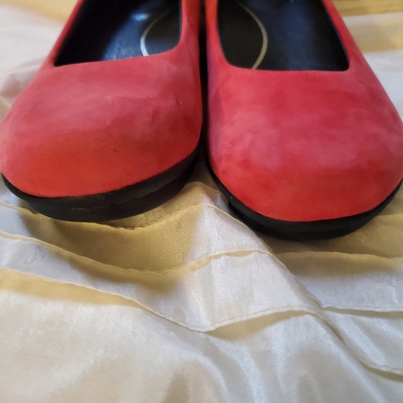 Dansko Red Women's Mary Janes with Ankle Strap Size 39 - Picture 3 of 6